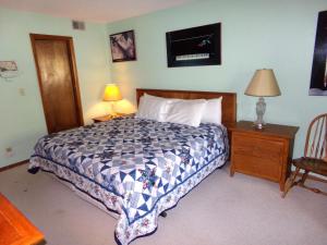 a bedroom with a bed and a lamp and a chair at Mountainside 2 Bed 2 Bath MSBD in Frisco +25 photos