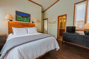 Postel nebo postele na pokoji v ubytování Tennis Townhome 2 Bd 25 Ba TTMR + 14 fotografií