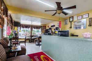 Gallery image of Econo Lodge Winfield in Winfield