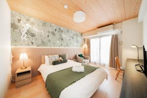 a bedroom with a large bed in a room at QUEENS PARK in Osaka