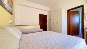 A bed or beds in a room at Hotel Zanella