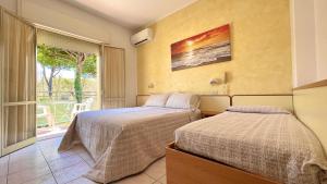 A bed or beds in a room at Hotel Zanella