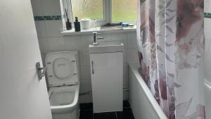 Ένα μπάνιο στο Sidcup Short Stay +8 φωτογραφίες