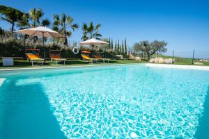 The swimming pool at or close to Tenuta dei Franceschi
