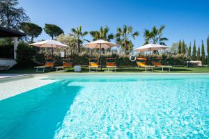 The swimming pool at or close to Tenuta dei Franceschi