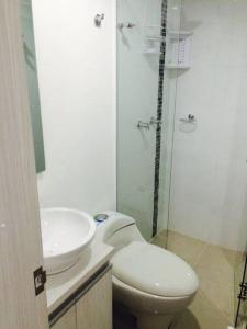 a bathroom with a toilet and a sink and a shower at Rent Apartments Manizales in Manizales