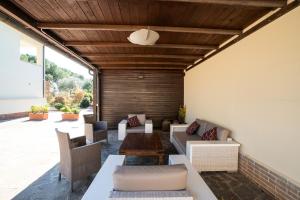A seating area at Tenuta dei Franceschi
