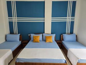 Rúm í herbergi á Bar Restorant Hotel “ MANI “