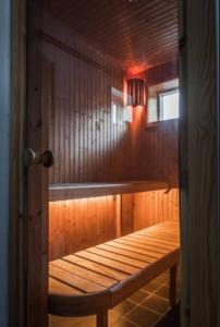 מיטה או מיטות בחדר ב-Bergsgården Lodge Järvsö - Ski In Ski Out med bastu invid Järvsöbacken - OBS!!! BYTESDAGAR ÄR ENDAST TORS O SÖND OBS!!!