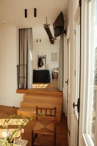 TV a/nebo společenská místnost v ubytování Aplace Antwerp - marvellous hotel rooms - Oude koornmarkt 1
