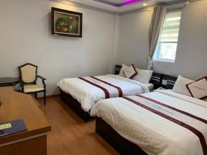 Rúm í herbergi á Hoa Dat Da Lat Hotel