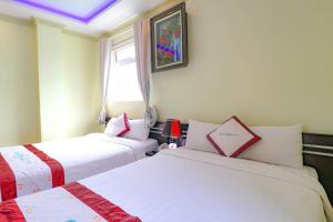 Rúm í herbergi á Hoa Dat Da Lat Hotel