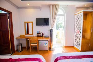 Rúm í herbergi á Hoa Dat Da Lat Hotel