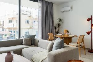 Posezení v ubytování Solara - Stylish Balcony Apartments in Larnaca