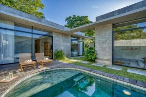 La pileta dentro o cerca de 2 bedroom entire place Isa Villa Uluwatu