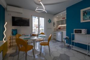 Kuchyň nebo kuchyňský kout v ubytování CAMERELLE LUXURY STAY + 37 fotografií