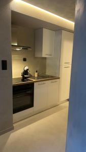 Η κουζίνα ή μικρή κουζίνα στο Suite SPA privé by Collection AURA - Charleville-Mézières à deux pas de la Place Ducale +3 φωτογραφίες