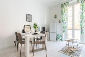 A kitchen or kitchenette at La casa sull'albero City Life