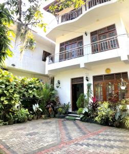 a house with a courtyard in front of it at JJ Villa & Tours in Aluthgama
