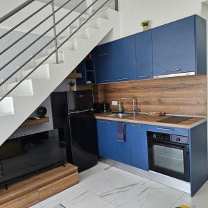 Nhà bếp/bếp nhỏ tại Terpsi's Loft with Pool Access by Horizon Homes