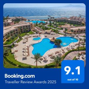 un examen des prix de voyage dans un complexe hôtelier dans l'établissement Cleopatra Luxury Resort Sharm El Sheikh, à Charm el-Cheikh