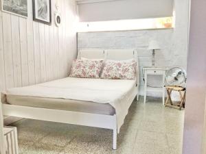 a white bed in a room with a window at Heraklion-Pinelopi Apartment in Ayía Marína