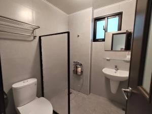 Kopalnica v nastanitvi Endless Summer Homestay