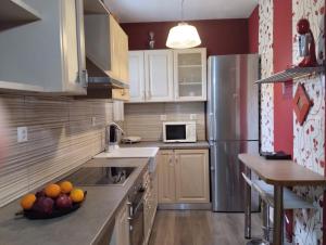 a kitchen with a bowl of fruit on the counter at Mona Lisa Guest House in Volos