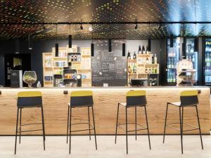 Lounge nebo bar v ubytování ibis Strasbourg Sud La Vigie