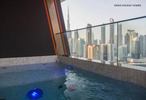 Bassein majutusasutuses Binghatti canal with private jacuzzi burj khalifa view kings või selle lähedal