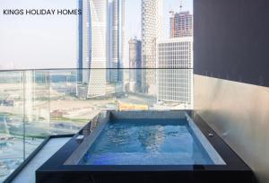 Bassein majutusasutuses Binghatti canal with private jacuzzi burj khalifa view kings või selle lähedal
