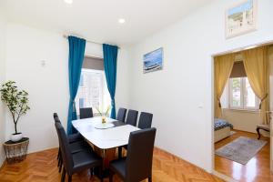 Posezení v ubytování Spacious 4 Bedroom Dubrovnik Apartment