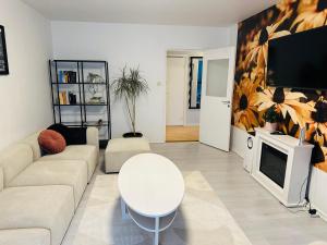 a living room with a couch and a tv at Mysig legenget nära Isaberg in Nissafors