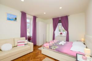 Postel nebo postele na pokoji v ubytování Spacious 4 Bedroom Dubrovnik Apartment