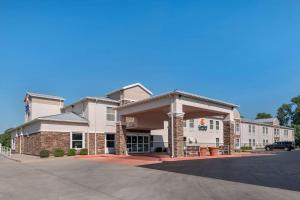 a hotel with a parking lot in front of it at Comfort Inn & Suites Junction City - near Fort Riley in Junction City