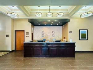 a large lobby with a bar in the middle at Comfort Inn & Suites - Independence in Independence +26 photos