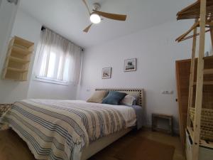 Ένα ή περισσότερα κρεβάτια σε δωμάτιο στο Apartamento Ventura Tarifa 3 Pax - Wifi