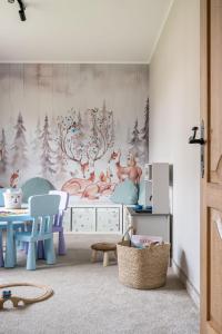 a bedroom with a bed with a painting on the wall at Willa Podhalanka Jacuzzi & sauna - drewniany dom dla 20 osób in Biały Dunajec