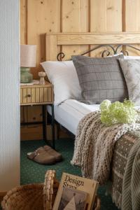 a bedroom with a bed and a table with a night stand at Willa Podhalanka Jacuzzi & sauna - drewniany dom dla 20 osób in Biały Dunajec