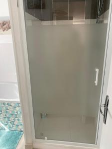 Koupelna v ubytování L'échappatoire - A 300 m de la plage + 8 fotografií