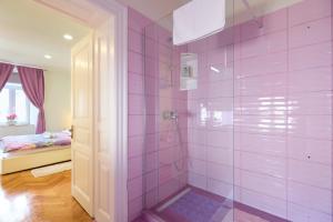 Postel nebo postele na pokoji v ubytování Spacious 4 Bedroom Dubrovnik Apartment