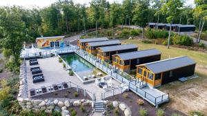 Bazén v ubytování FINCH LIMIT 4 cabin nebo v jeho okolí