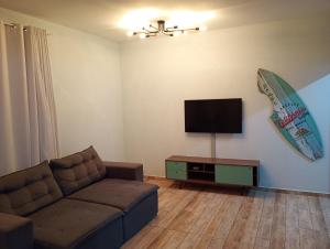 TV a/nebo společenská místnost v ubytování Casa Inteira - 3 Quartos - 11 Pessoas - Piscina infantil - 200m da praia