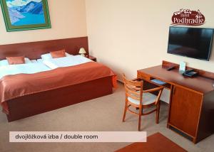 Postel nebo postele na pokoji v ubytování Hotel Podhradie