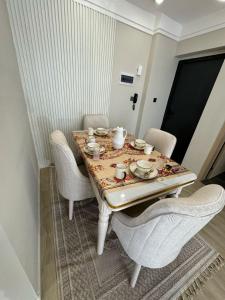 Posezení v ubytování Ultra Luxury 2 bedroom Apartment in the Heart of Lavington + 36 fotografií