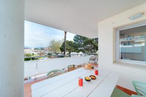 Balkón nebo terasa v ubytování Vista Roses Mar - Apartamento con piscina II