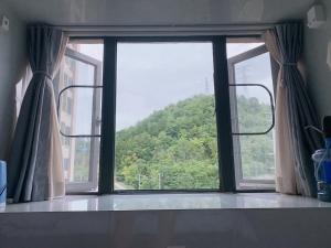 山景或在民宿看到的山景