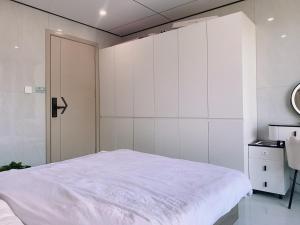 Space Sharing Station客房内的一张或多张床位