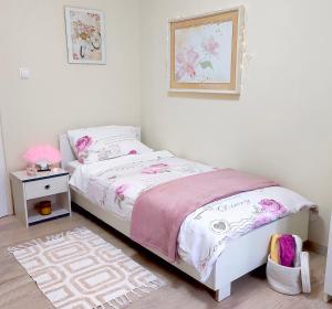 Postel nebo postele na pokoji v ubytování Silvermoon Apartment