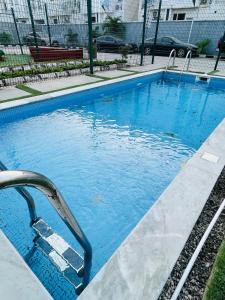 Bazén v ubytování Serene homes nebo v jeho okolí